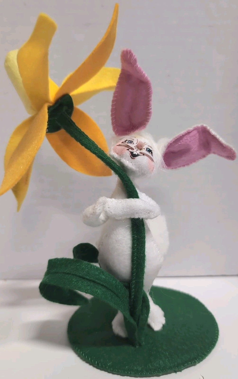 ANNALEE 2014 Easter Bunny Holding Daffodil Free Standing Table Decor ANNALEE 2014 Easter Bunny Holding Daffodil Free Standing Table Decor
