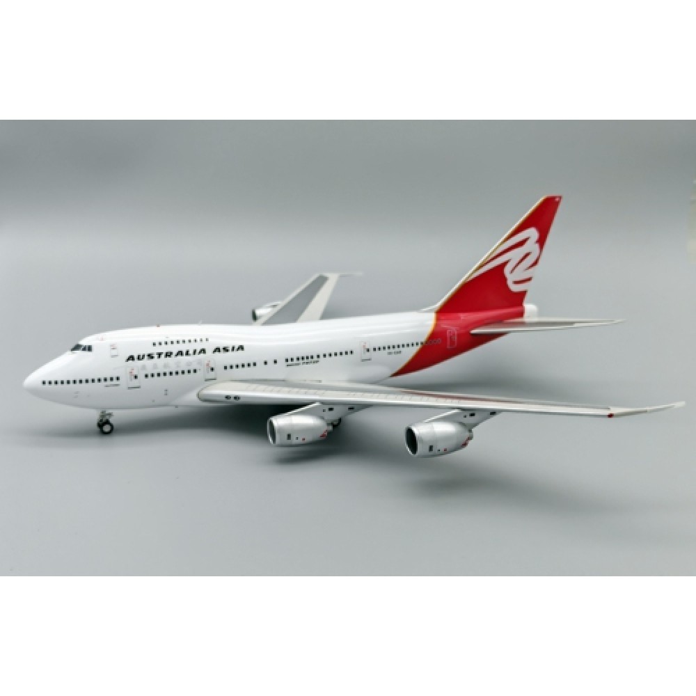 InFlight200 Boeing 747SP-38 Qantas VH-EAB with stand Ref: IF747SPQF1124R
