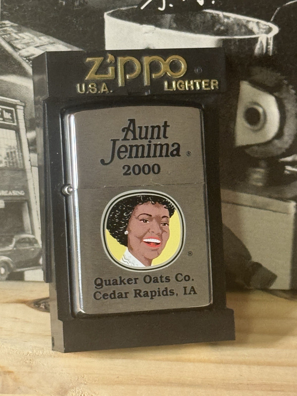 ZIPPO 2000 QUAKER OATS CO. CEDAR RAPIDS BRUSHED CHROME LIGHTER SEALED N BOX