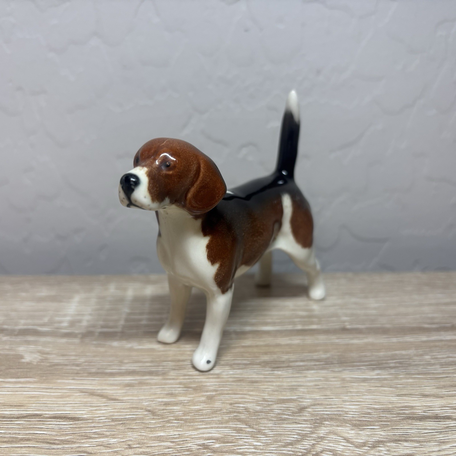 Vintage Beswick England Small Beagle Foxhound Porcelain Figurine 3 Inch 1939