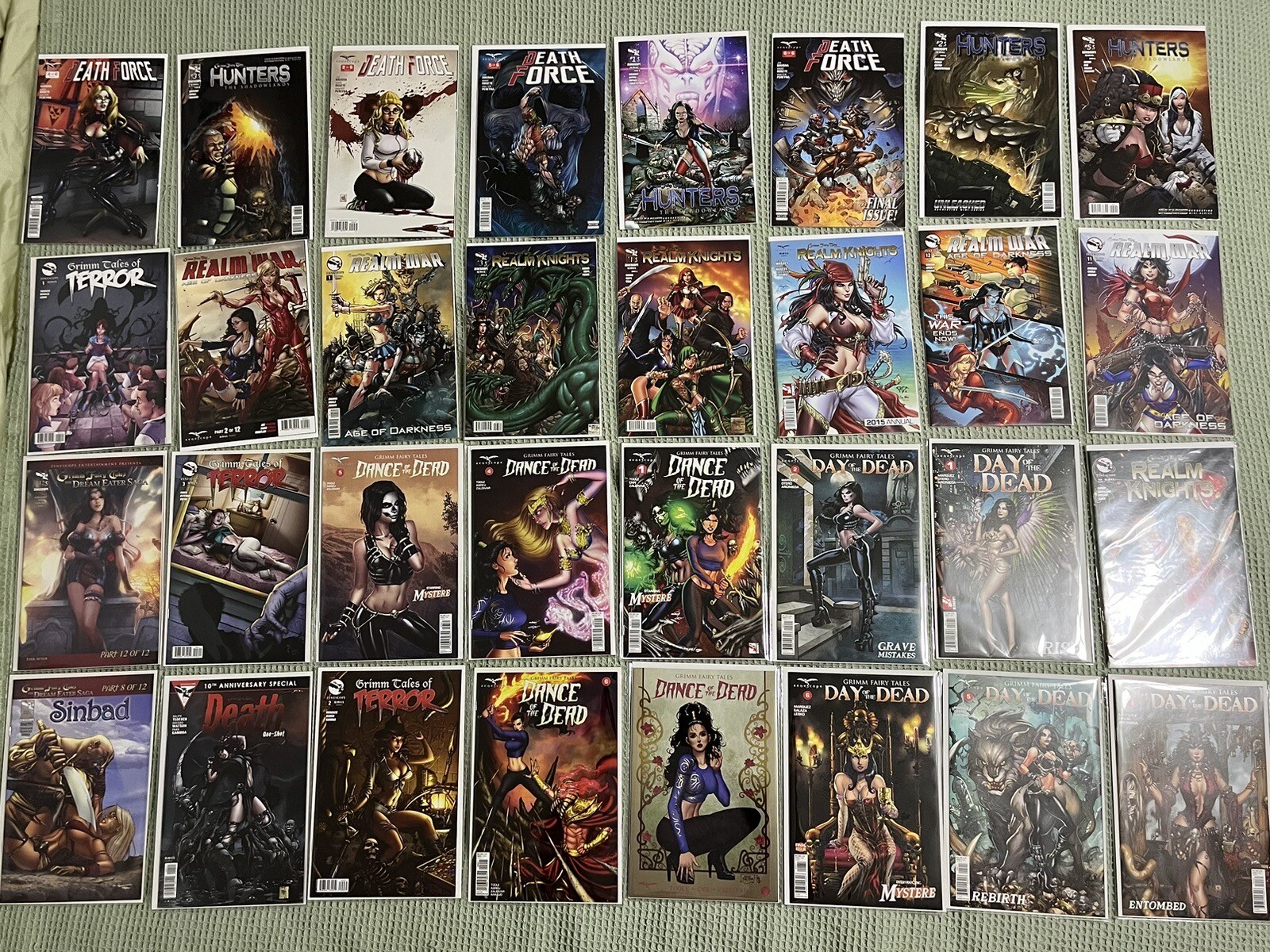 Huge Zenescope Lot 575 Comic Books Multiple Series Grimm Fairy Tales & More