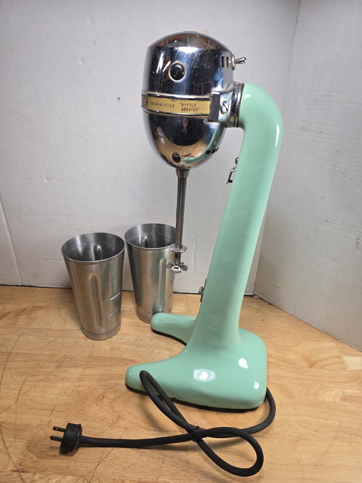 VINTAGE HAMILTON BEACH DRINKMASTER DRINK MASTER #30 JADEITE GREEN - 2 CANS INCLD