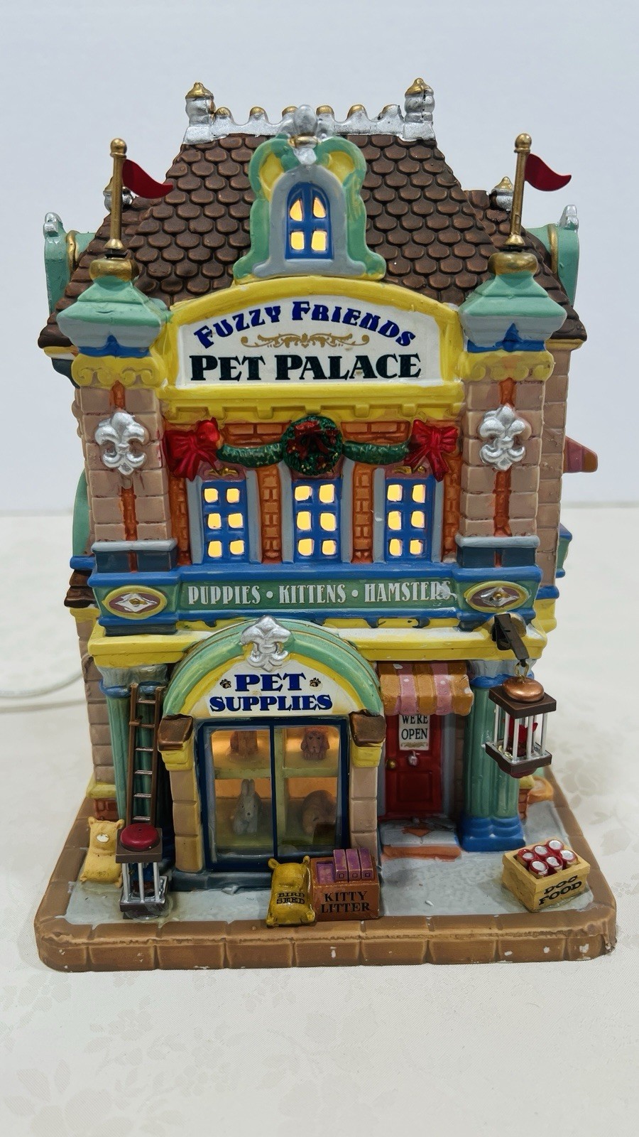 Lemax “Fuzzy Friends Pet Palace” #35583 Retired 2013 Extremely RARE And NEW Lemax “Fuzzy Friends Pet Palace” #35583 Retired 2013 Extremely RARE And NEW