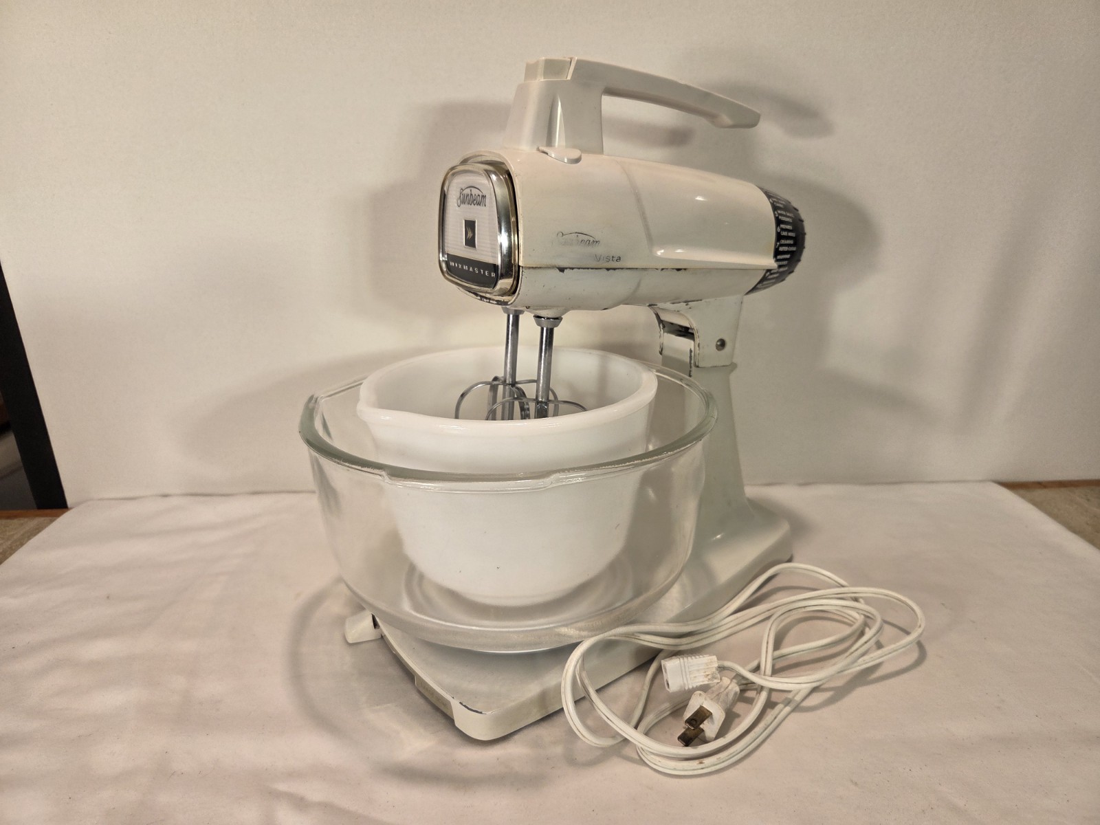 Vintage Sunbeam Vista Mixer With Bowls V-14 Works Vintage Sunbeam Vista Mixer With Bowls V-14 Works