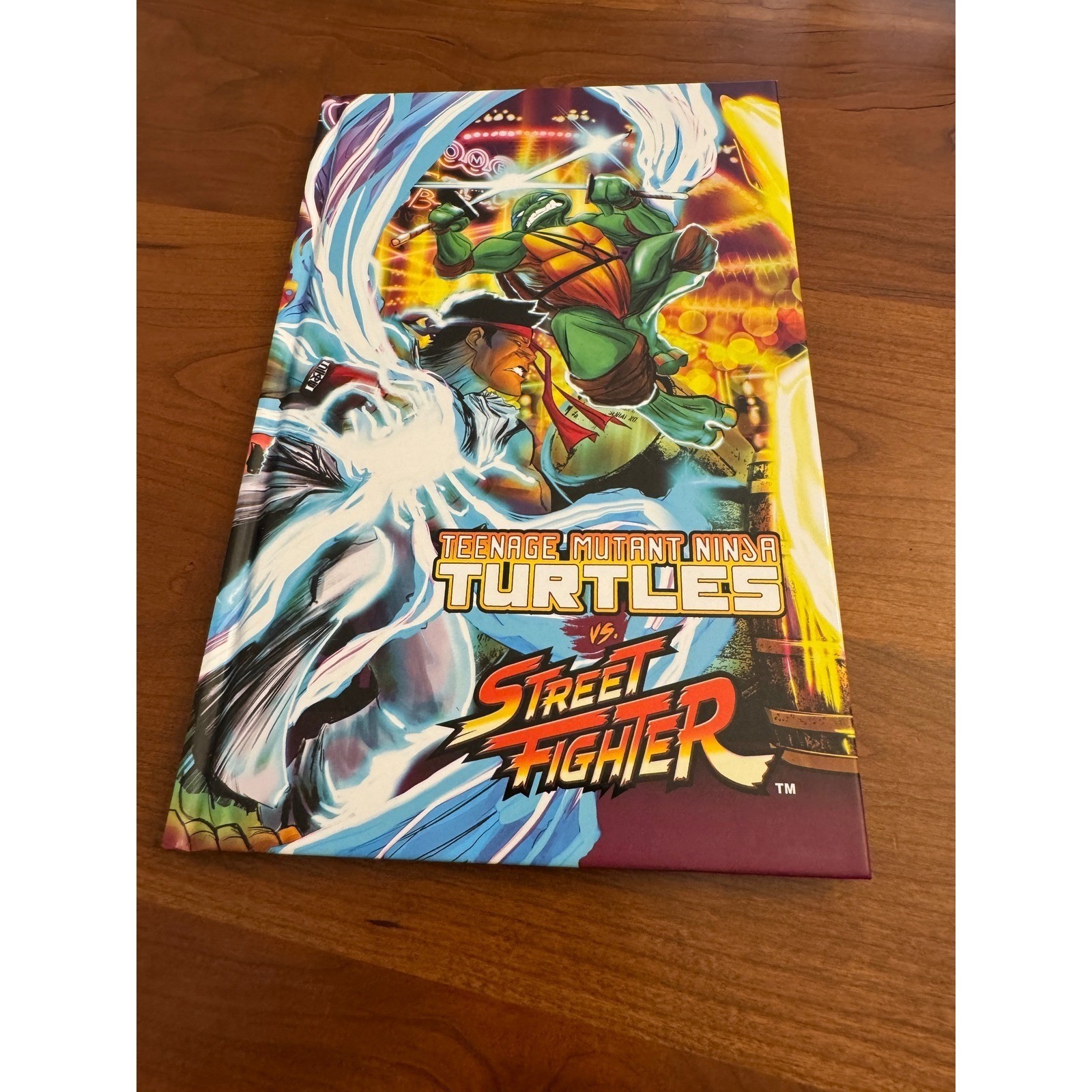 TMNT vs Street Fighter Hardcover Graphic Novel IDW Capcom Nickelodeon Comic Book TMNT vs Street Fighter Hardcover Graphic Novel IDW Capcom Nickelodeon Comic Book