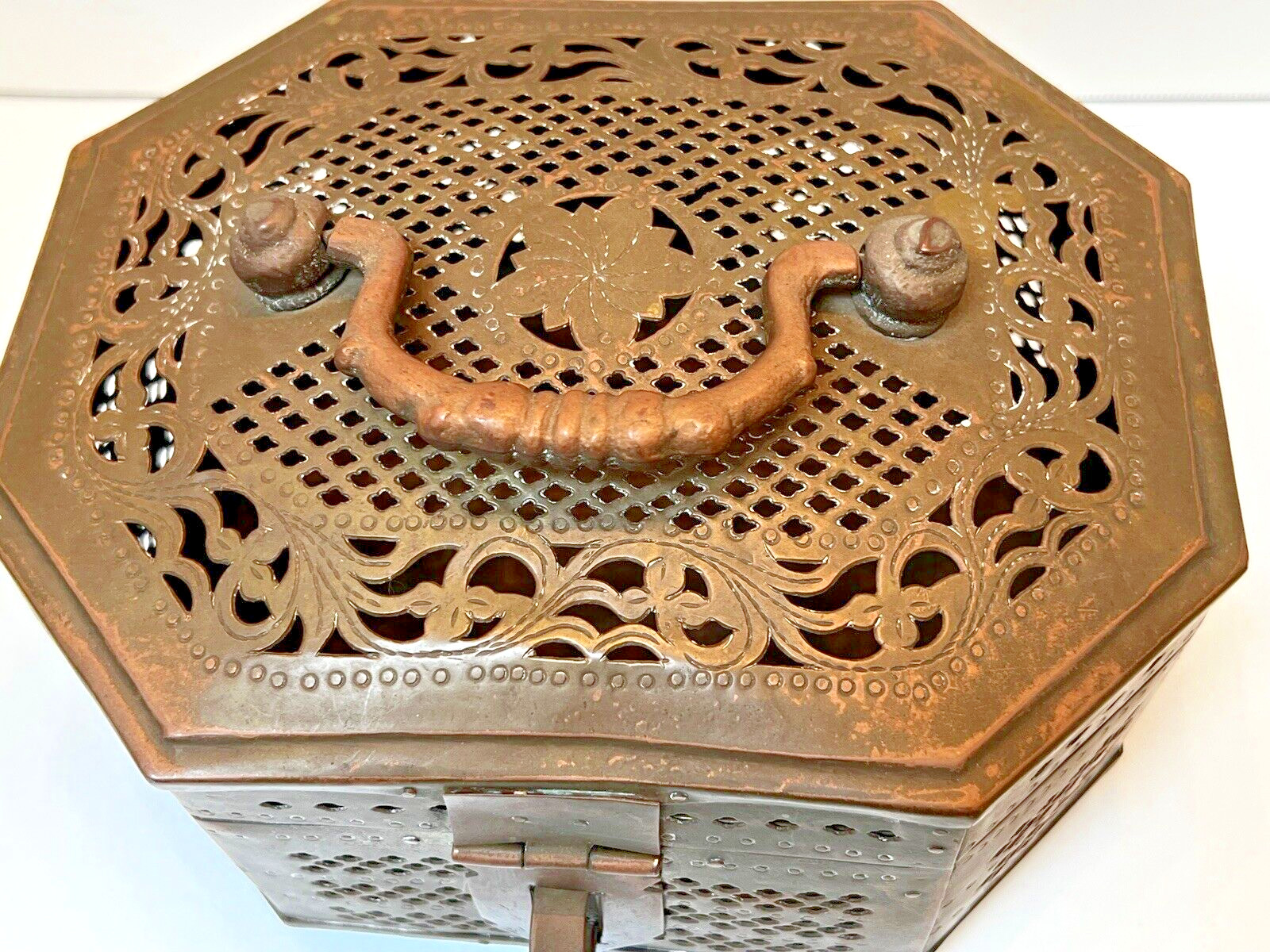 Vintage Pierced Brass Octagonal Cricket Box Filigree Handcrafted Lidded Latch 8