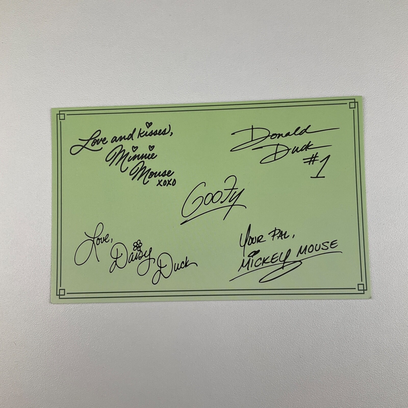Minnie’s Holiday Dine at Hollywood & Vine - Disney Character Autograph Card