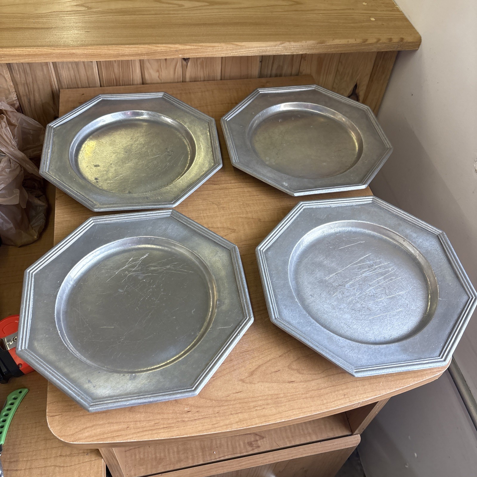 4 International Silver Co. 10.5 inch pewter plates 🔥🔥🔥