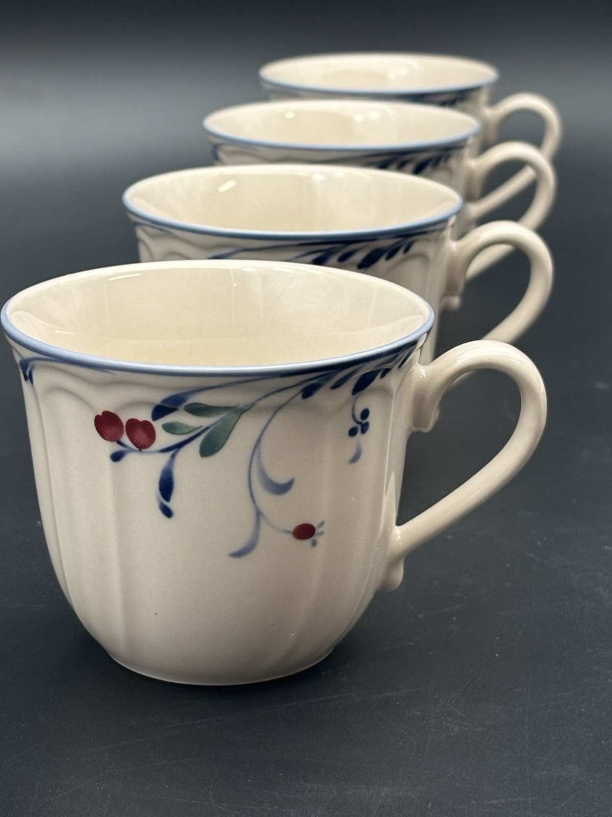 Epoch Berry Grove Mugs Set of 4 Vintage Discontinued Scalloped Floral Coffee Tea