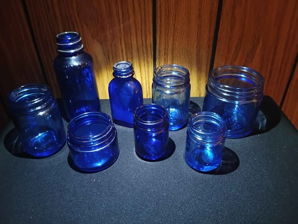 Vintage cobalt blue jars..vicks  noxema..  2  bottles lot of 8