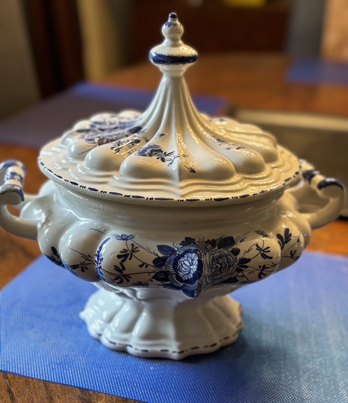 Beautiful Nove Di Bassano Blue And White Roses Soup Tureen With Ladle- Unused