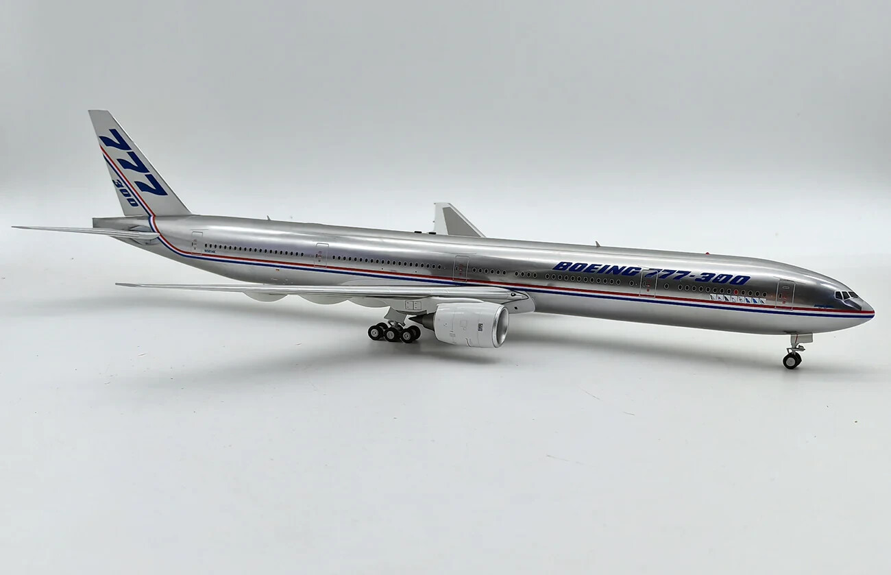 1:200 IF200 Boeing House - Boeing 777-300 - N5014K polished w/Stand