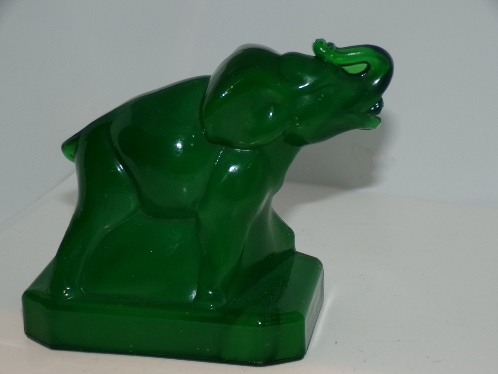 Boyd Art Glass Zack The Elephant Figurine Green Slag Figure Excellent