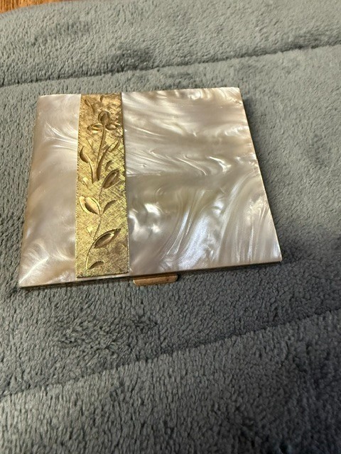 Vintage Marhill  powder mother of pearl compact