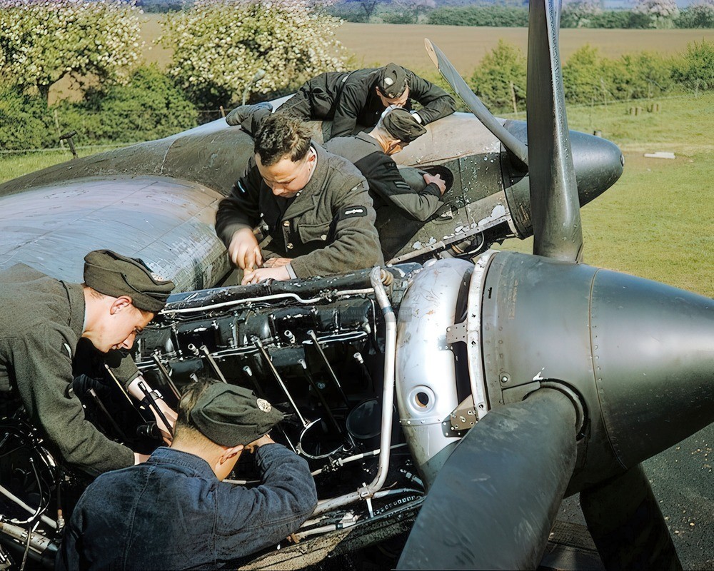 Handley Page Halifax with British Mechanics 8x10 Glossy Photo Print HT4136253