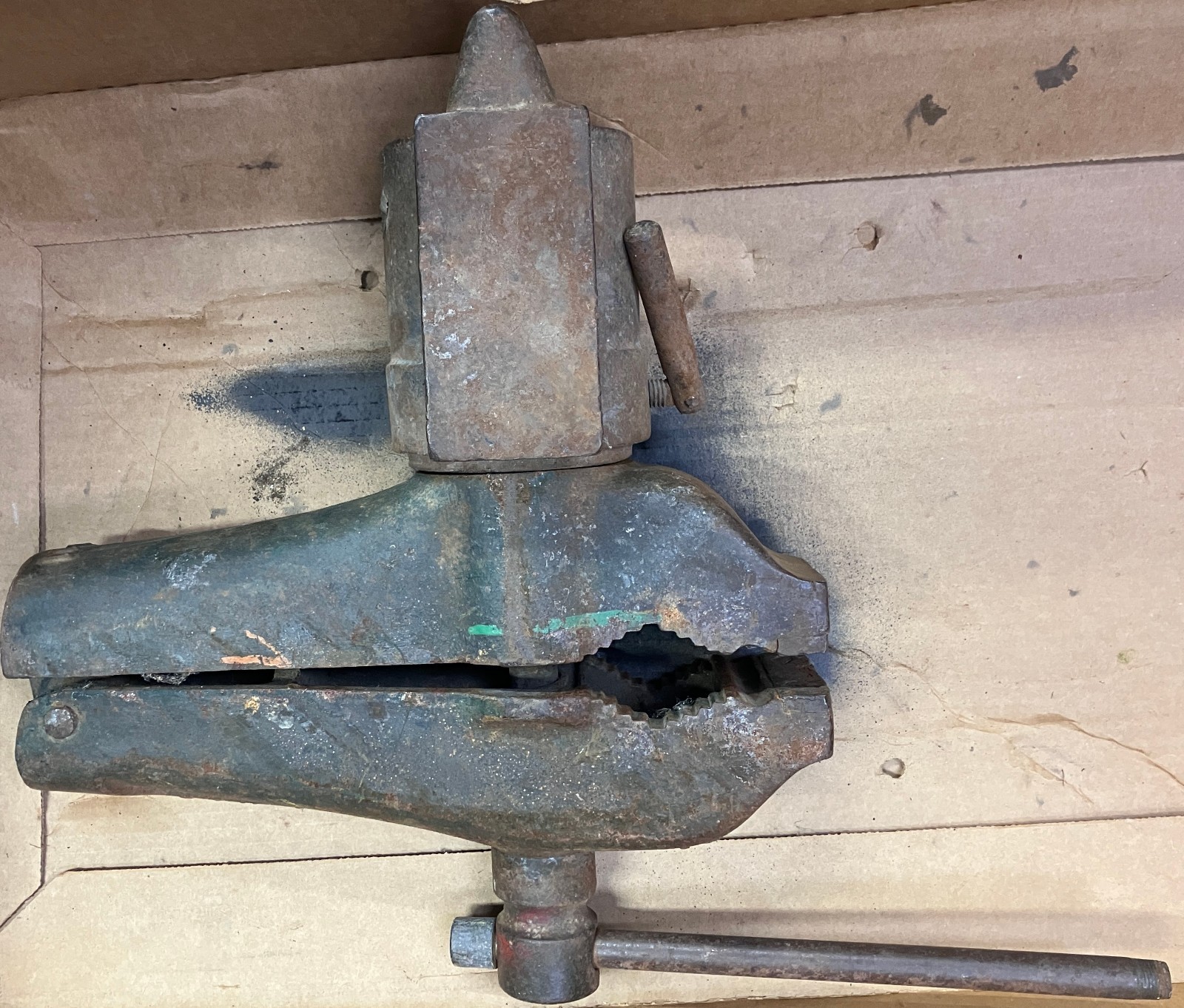 Vintage COLE TOOL MFG No. 11 Vise Blacksmith Anvil Forge Swivel Base Heavy Duty