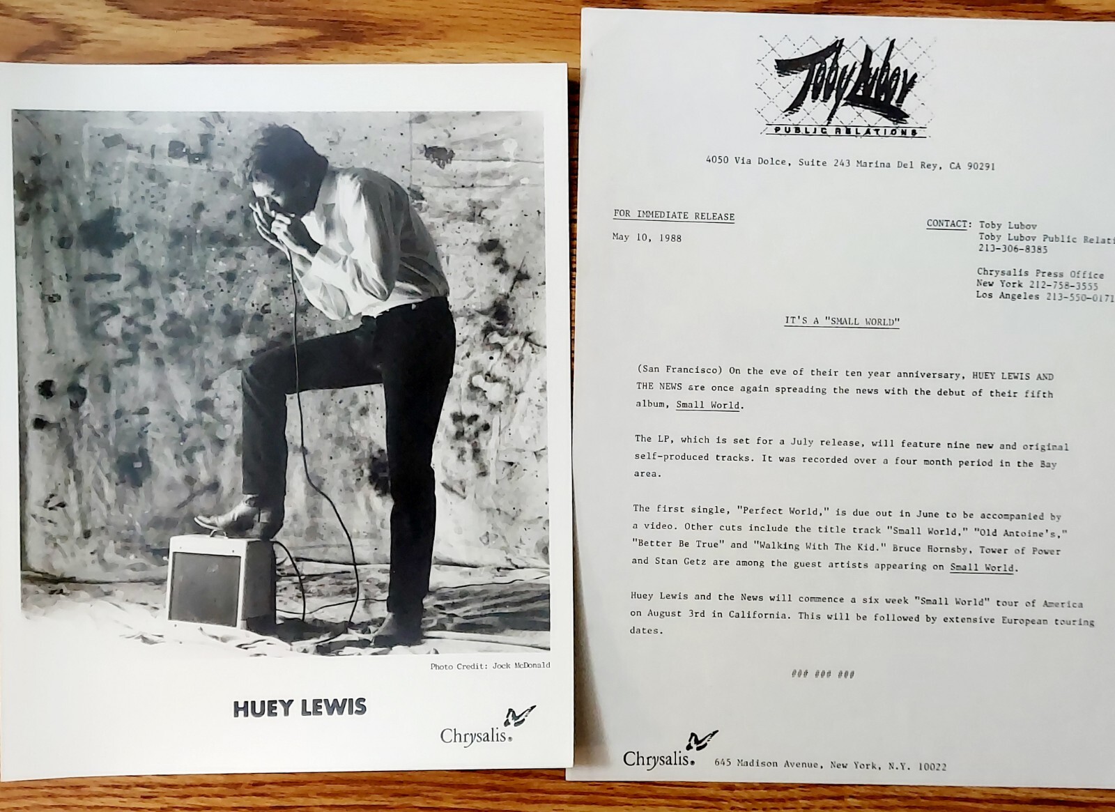 AWESOME 1980\'s HUEY LEWIS 8x10 Publicity Photo and Chrysalis Press Release 1988
