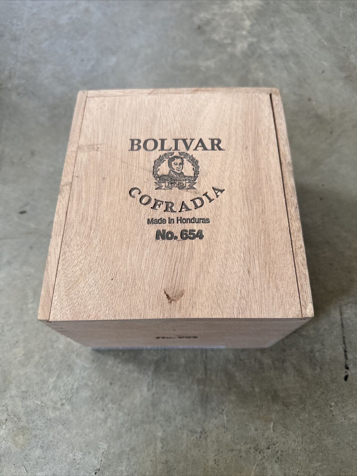 Bolivar Cofradia No. 654 Empty Wooden Cigar Box 6.75\