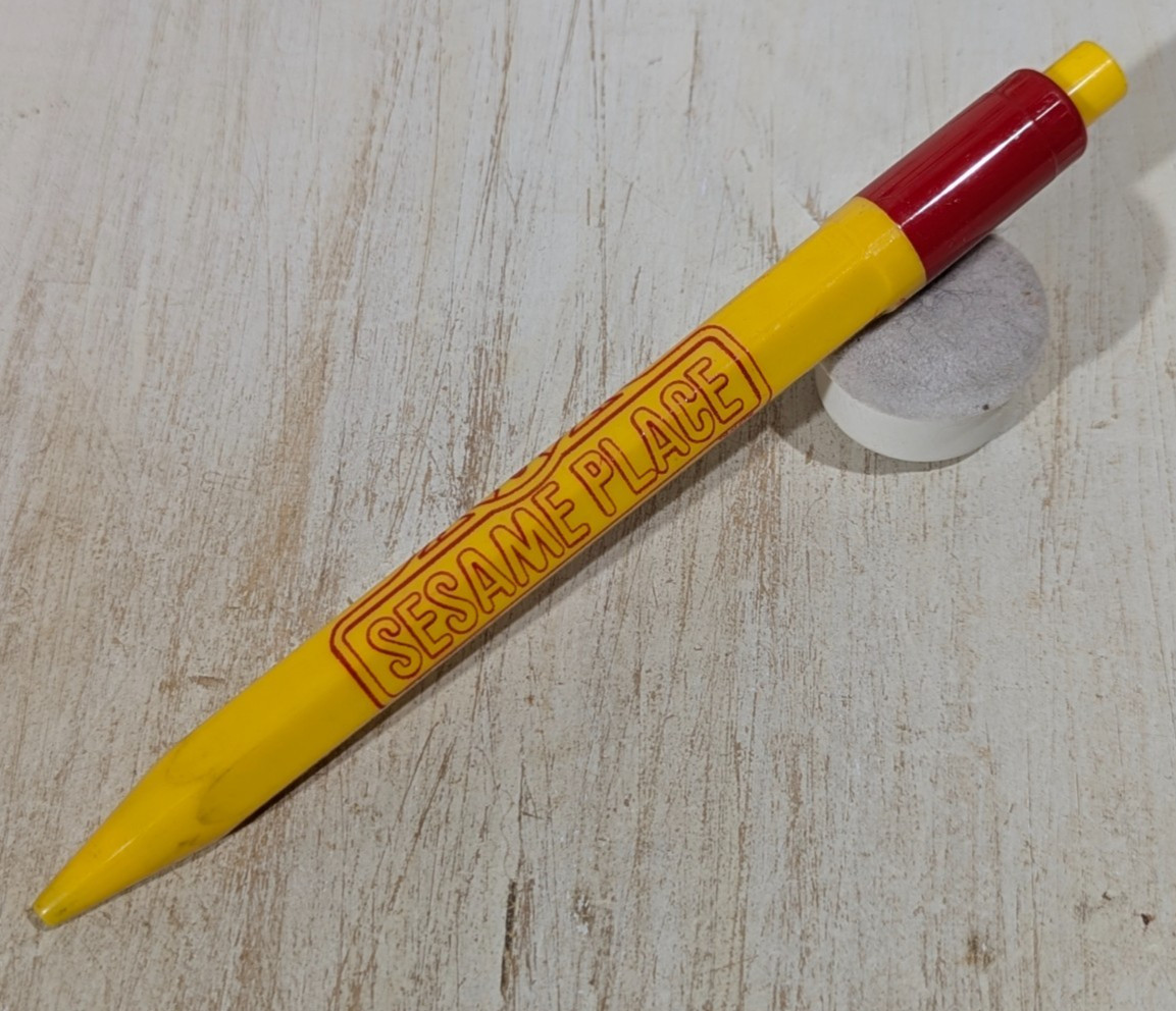 Vintage 1980 Sesame Place Big Bird Oversized Pen, Souvenir, 7