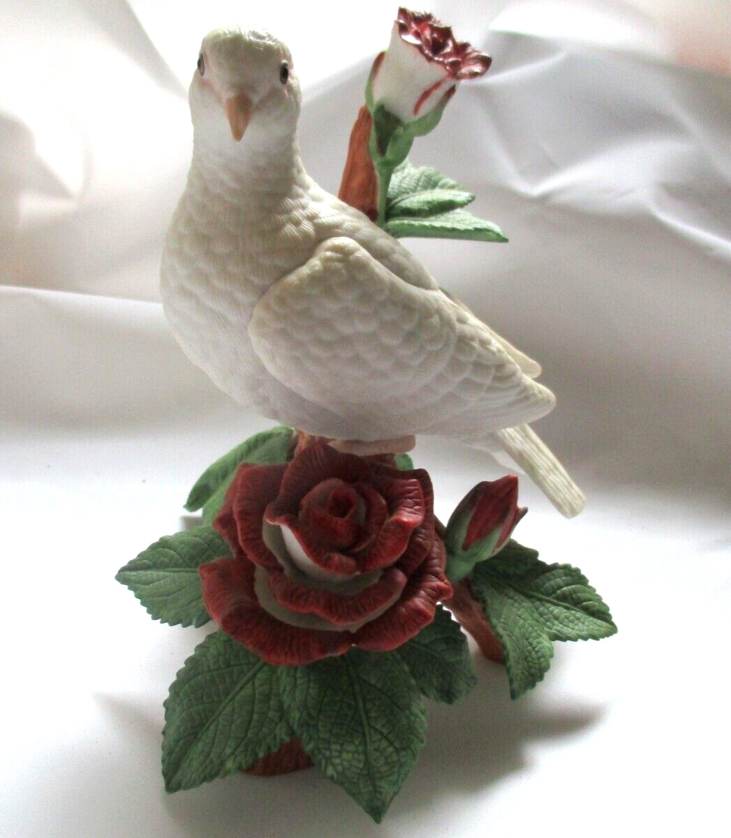 Lenox Garden Fine Porcelain Figurine 1996 Christmas Dove  L-11