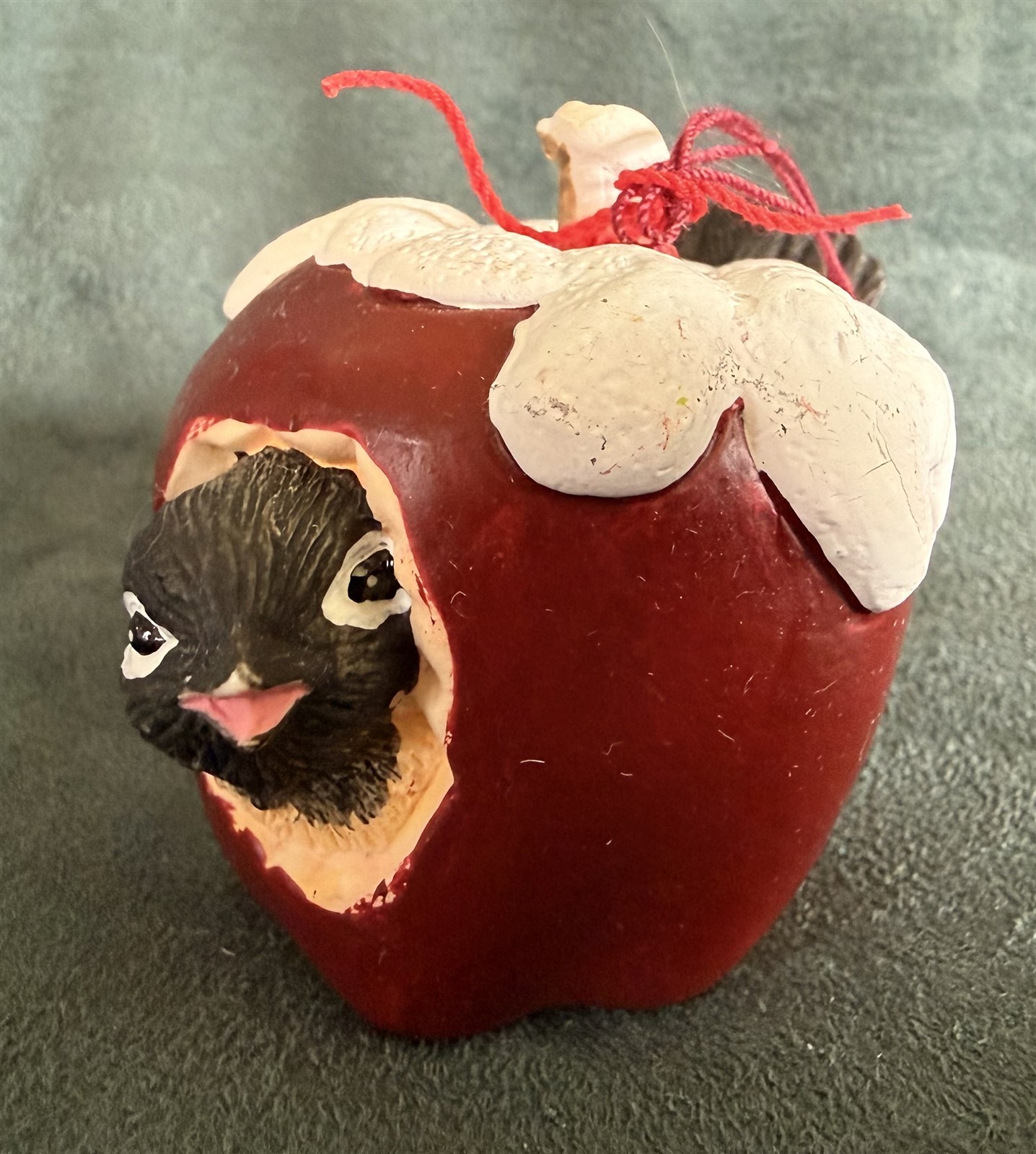 Dean Griff Charming Tails FRESH FRUIT Bird in an APPLE Ornament MIB