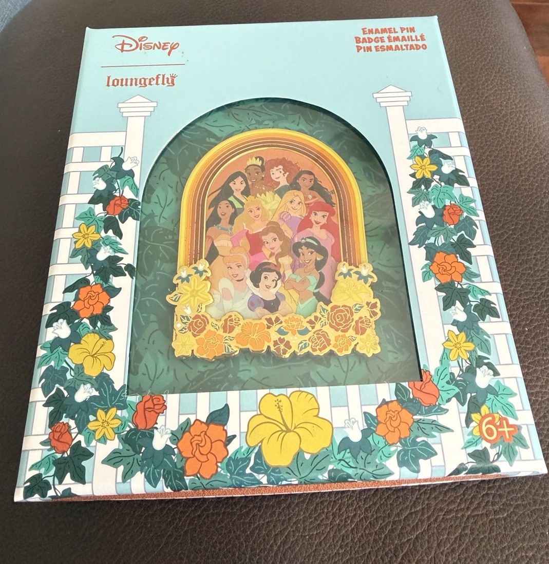Beautiful LoungeFly Floral Pin- Princess Le 1000