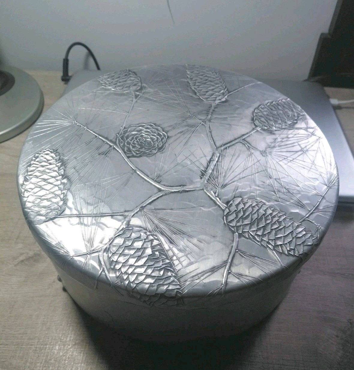 VTG Wendell August Forge  Round Xmas Pine Aluminum Cannister Cake Box W/ Lid 9\