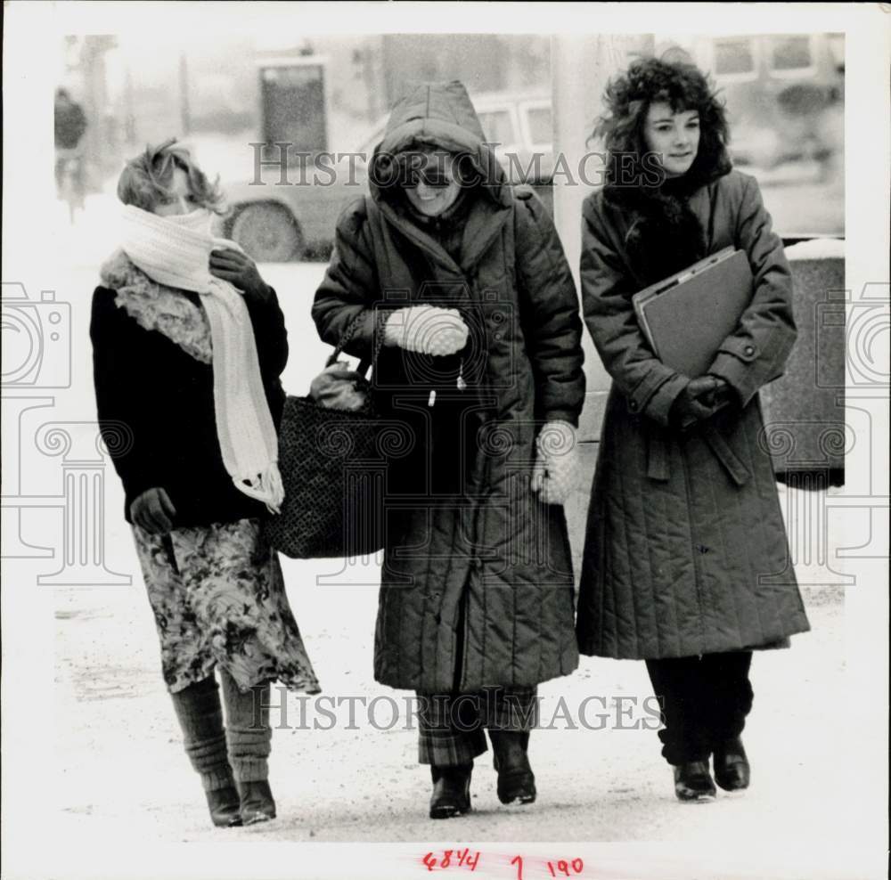 1984 Press Photo Women walk down street during winter storm in Denver