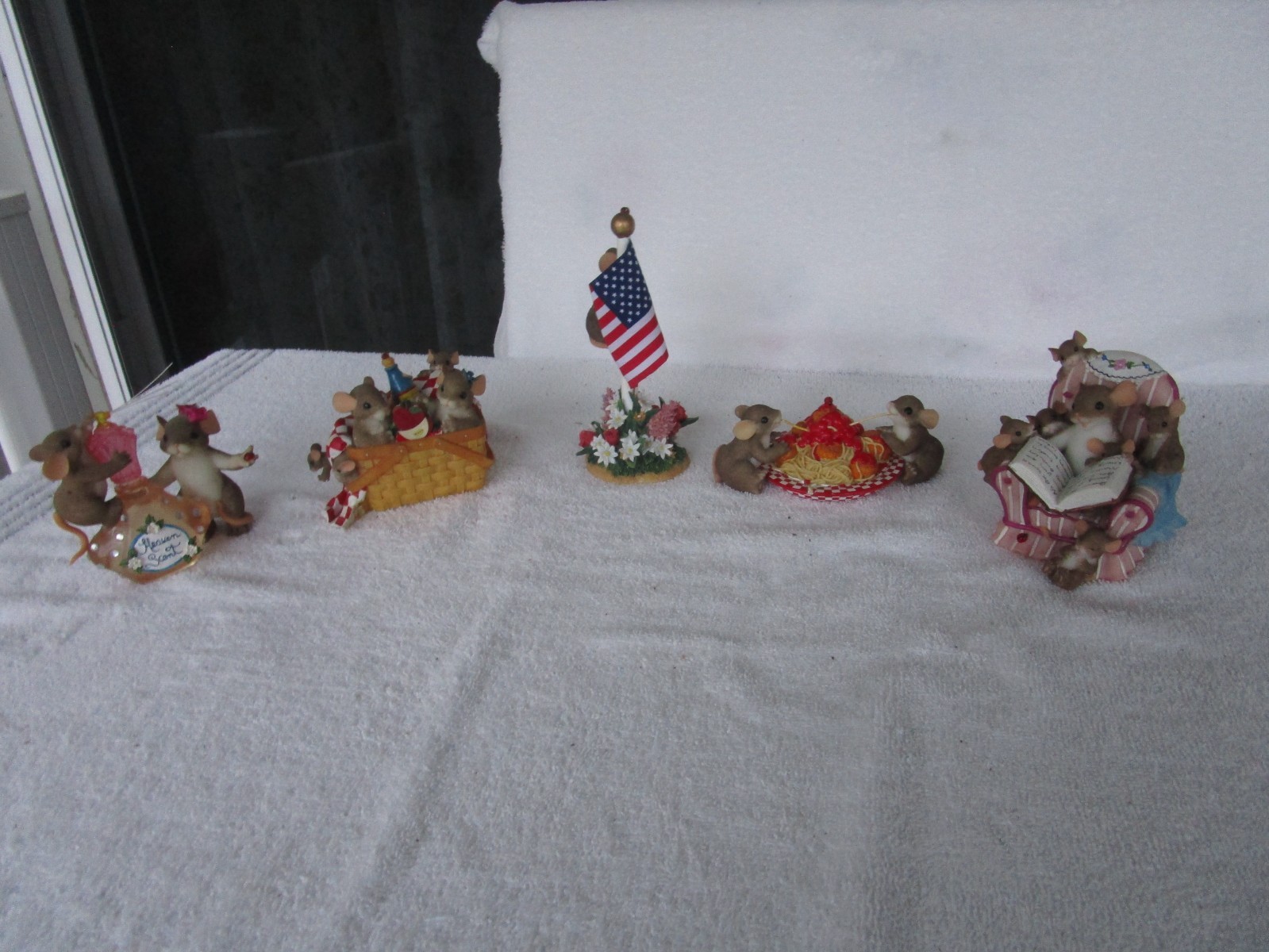 SET OF 5~~[ CHARMING TAILS FIGURINES BY FITZ & FLOYD  ]~~~L@@K