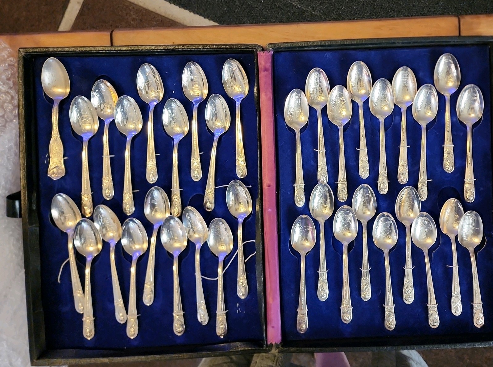 JUNK1973Wm Rogers IS Pres.Comm.Spoon Coll.35pc Set plus (1 ) dated 1881 rogers