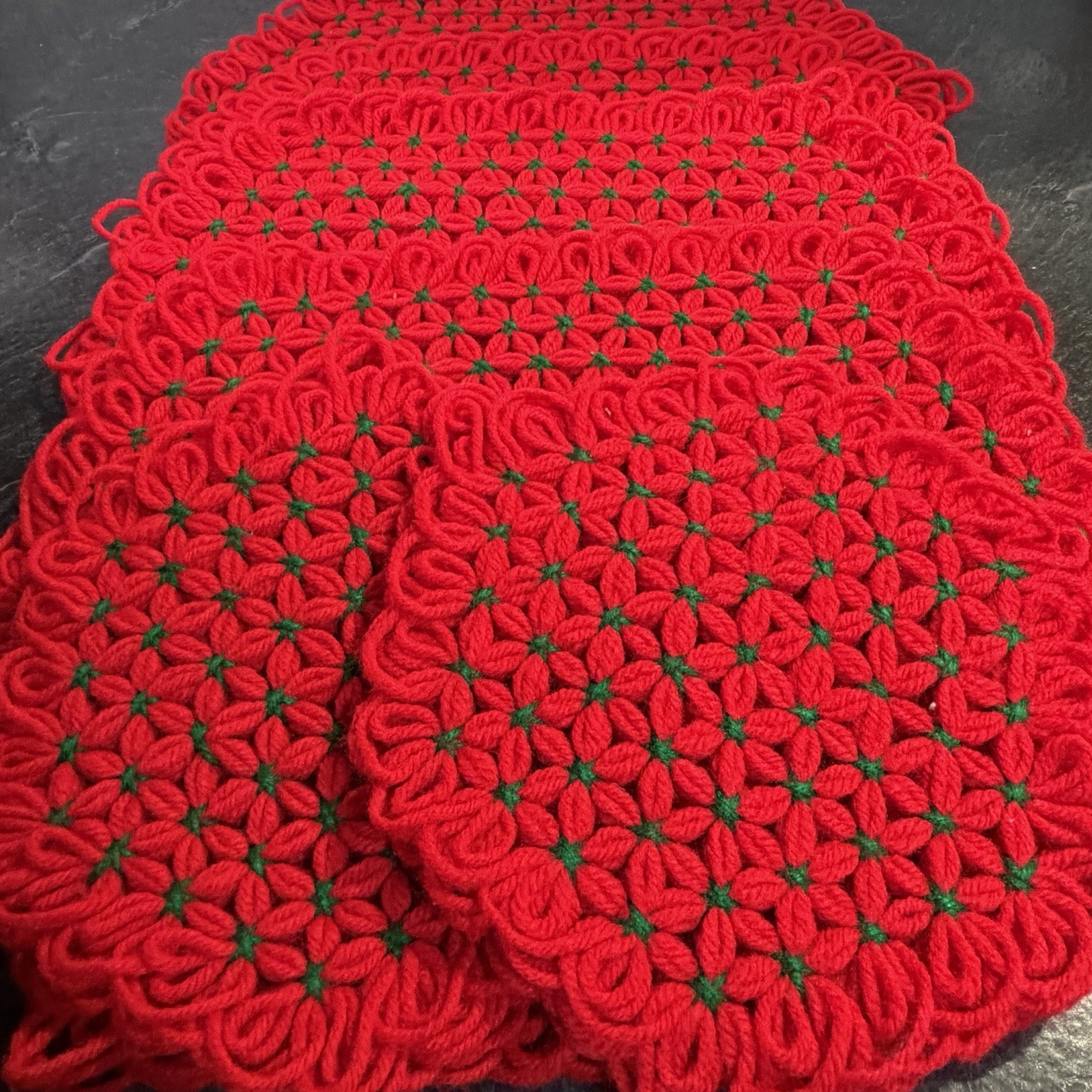 Vtg 4 Hand Crocheted Star Red & Green Christmas Placemats & 2 Pot Holders