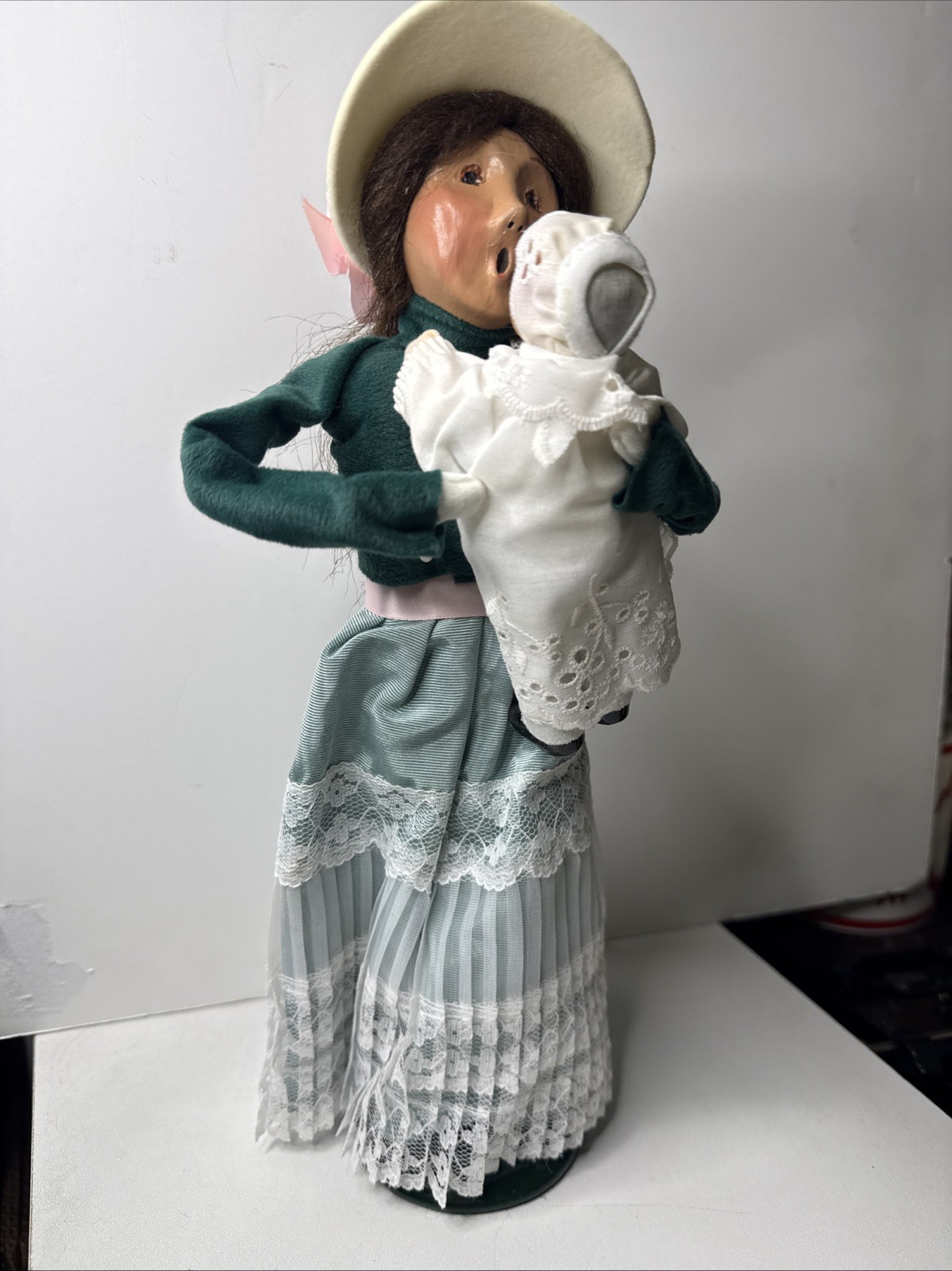 1993 Byers Choice Christmas Caroler Woman Holding Child Baby - Beautiful Details