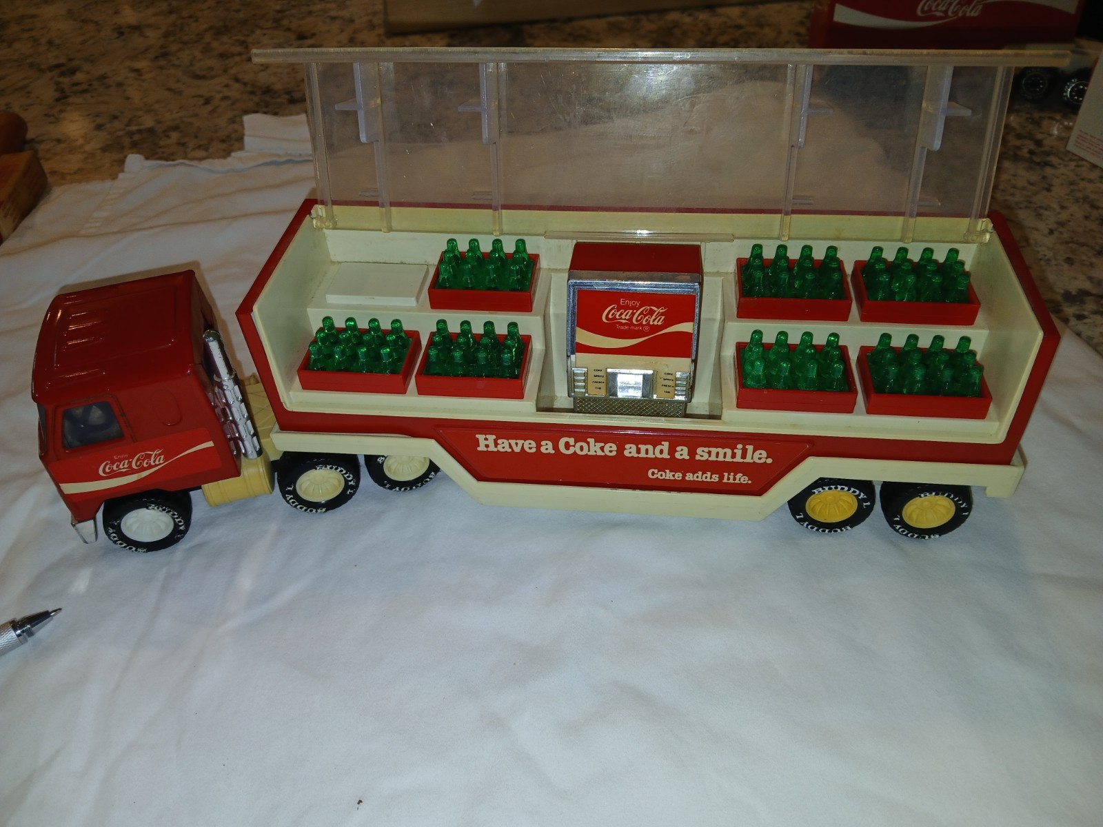 Vintage Buddy L Coca-Cola Semi Truck Trailer Vending Machine Bottle Cases 1980s