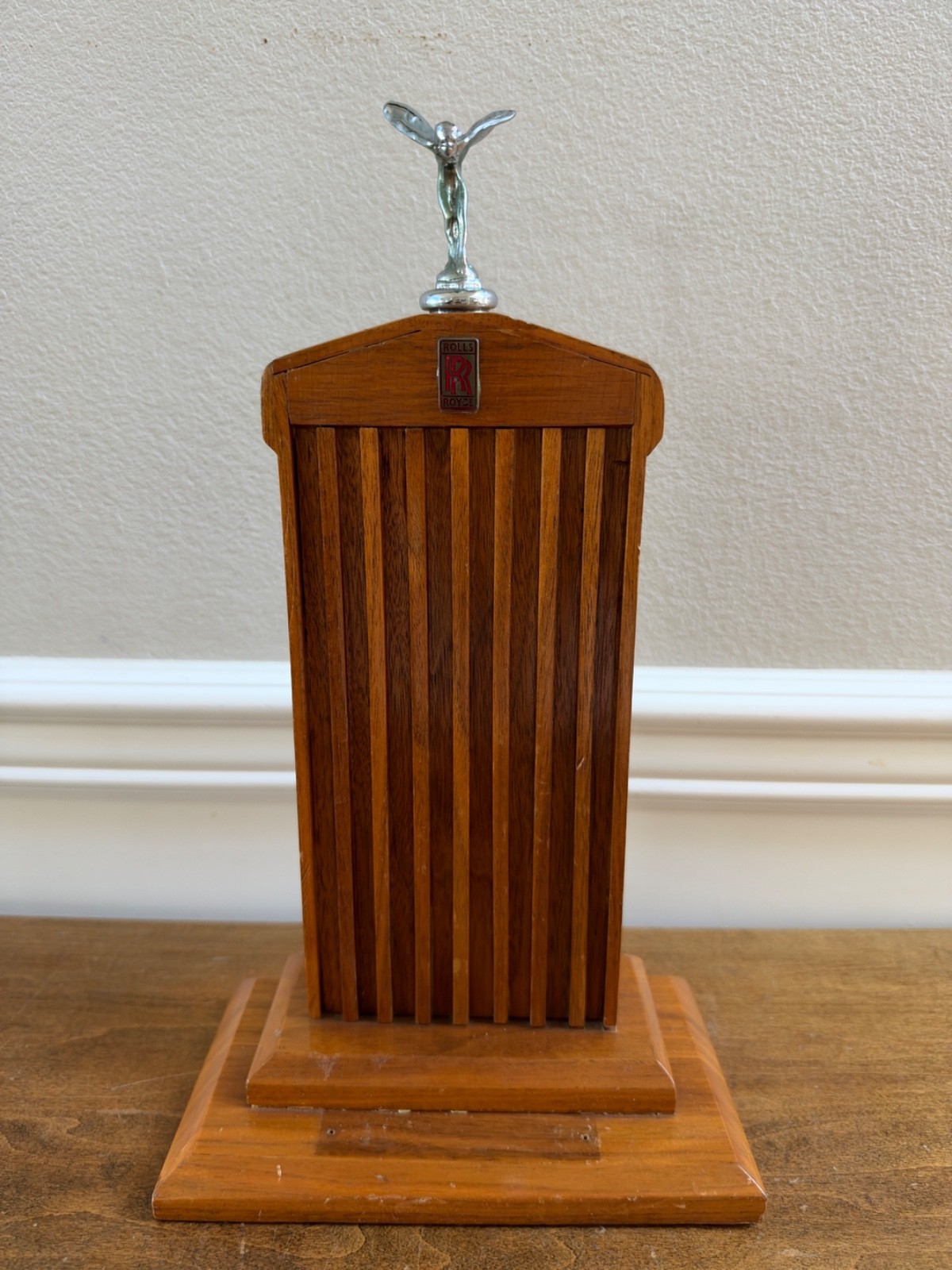 VINTAGE ROLLS ROYCE TROPHY AWARD WOOD RADIATOR GRILLE SPIRIT OF ECSTASY 15 VINTAGE ROLLS ROYCE TROPHY AWARD WOOD RADIATOR GRILLE SPIRIT OF ECSTASY 15