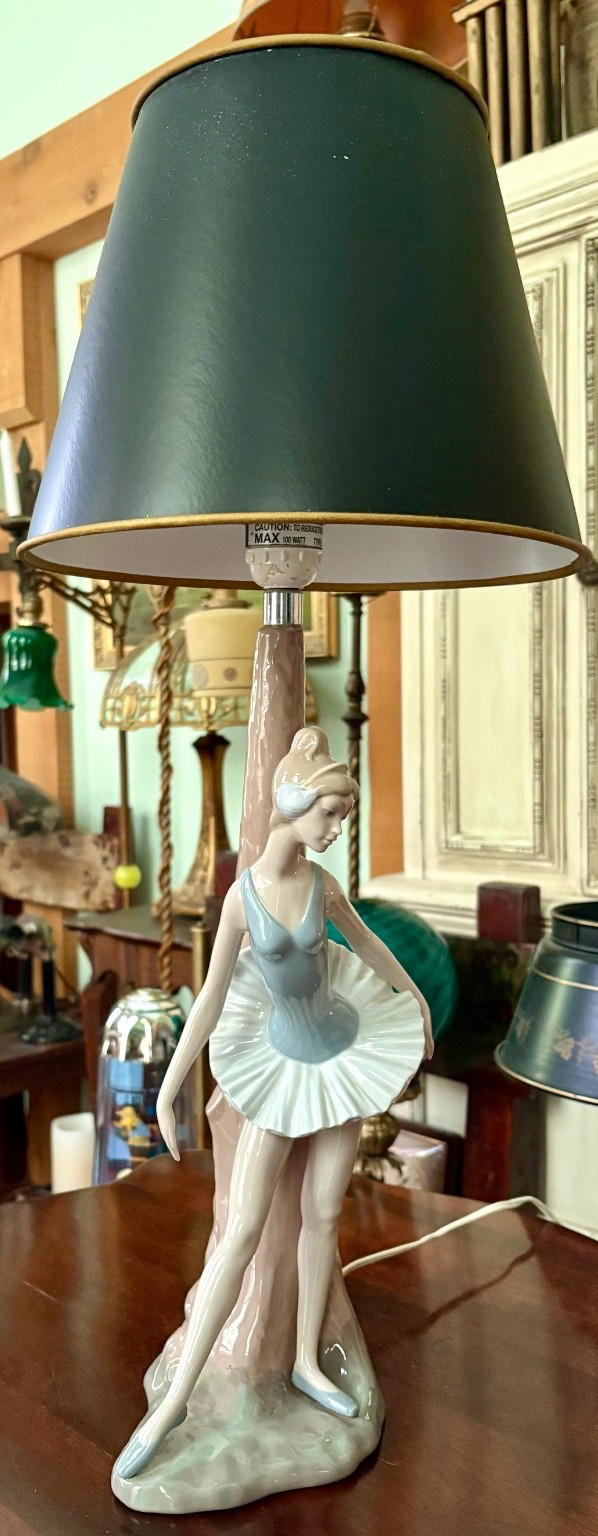 Vintage NAO by Lladró Porcelain Ballerina Table Lamp – Handmade in Spain (1970s)