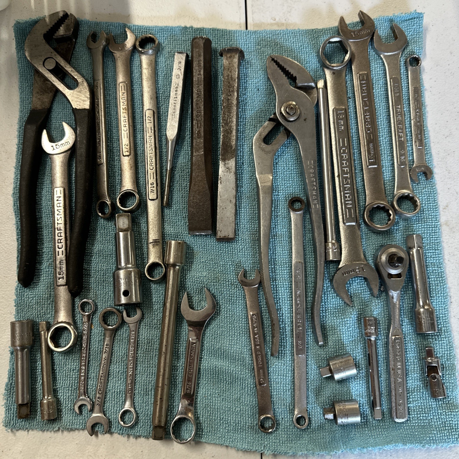 Lot Of 30 Craftsman Tools brunch, chisel, extension, ratchet, pliers,  Lot Of 30 Craftsman Tools brunch, chisel, extension, ratchet, pliers, 