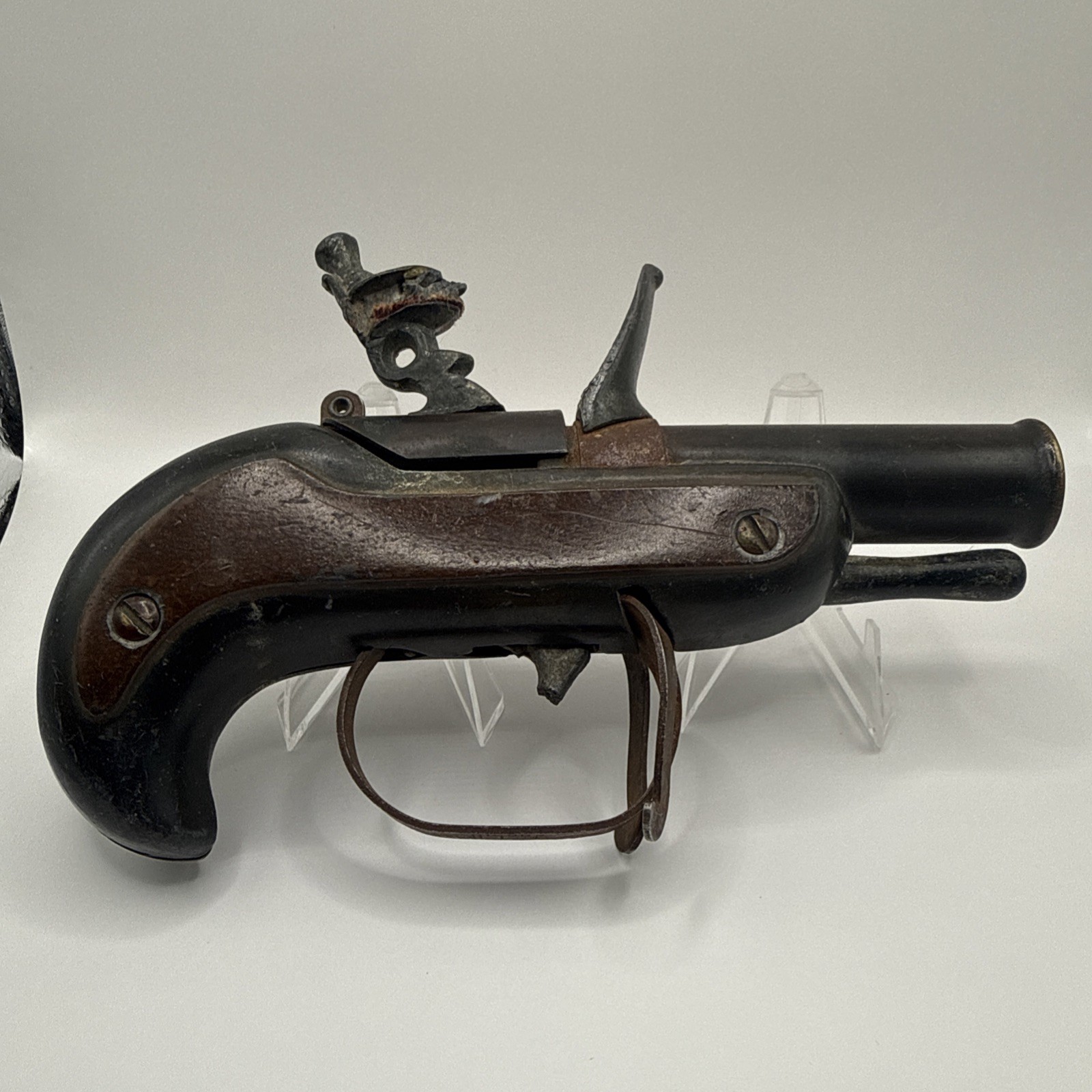 Vintage Dunhill Dueling Pistol Table Lighter *may need repair* Vintage Dunhill Dueling Pistol Table Lighter *may need repair*