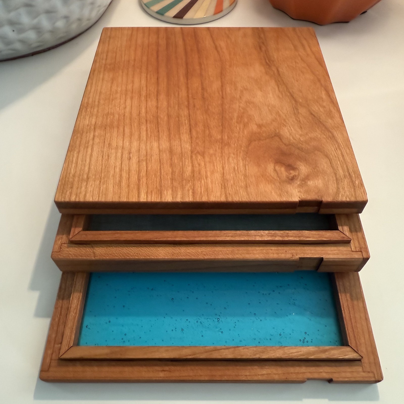 Cherry Wood Sifting Kief Box, Handmade Herb Storage with Fine Mesh, Mosaic Glass