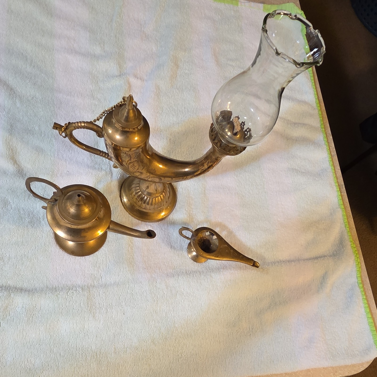 Solid Brass Aladdin Design Oil Lamp w/ Glass Chimney, Gold Finish, India Solid Brass Aladdin Design Oil Lamp w/ Glass Chimney, Gold Finish, India