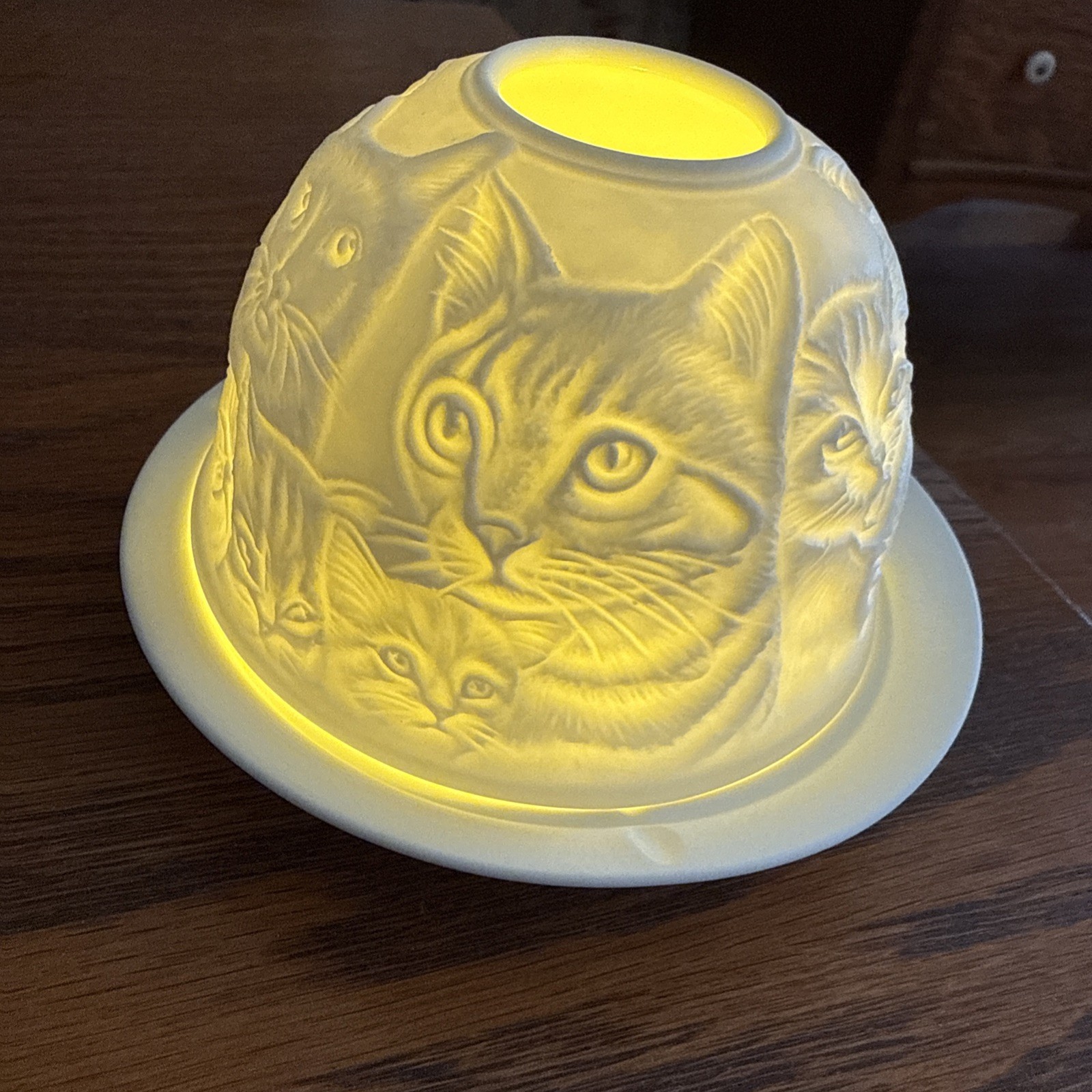 Breathtaking 3D Design Cats & Kittens 3 Piece Ceramic Candle Holder W/candle