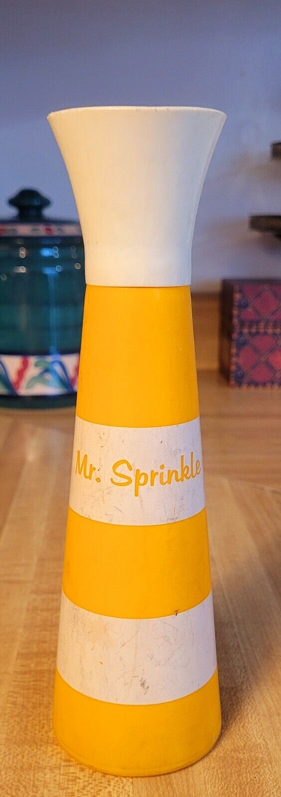 1950's Mr. Sprinkle Laundry Shaker (Yellow)