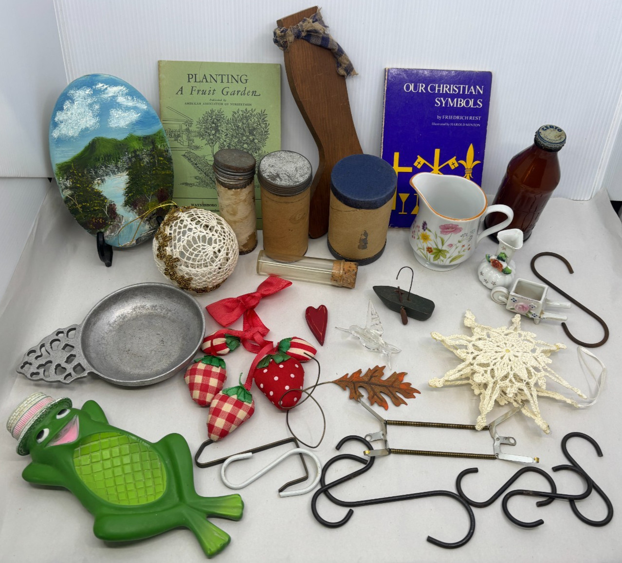 Lot of Junk Drawer Estate Sale Items Vintage to Modern Mixed Miscellaneous Lot of Junk Drawer Estate Sale Items Vintage to Modern Mixed Miscellaneous
