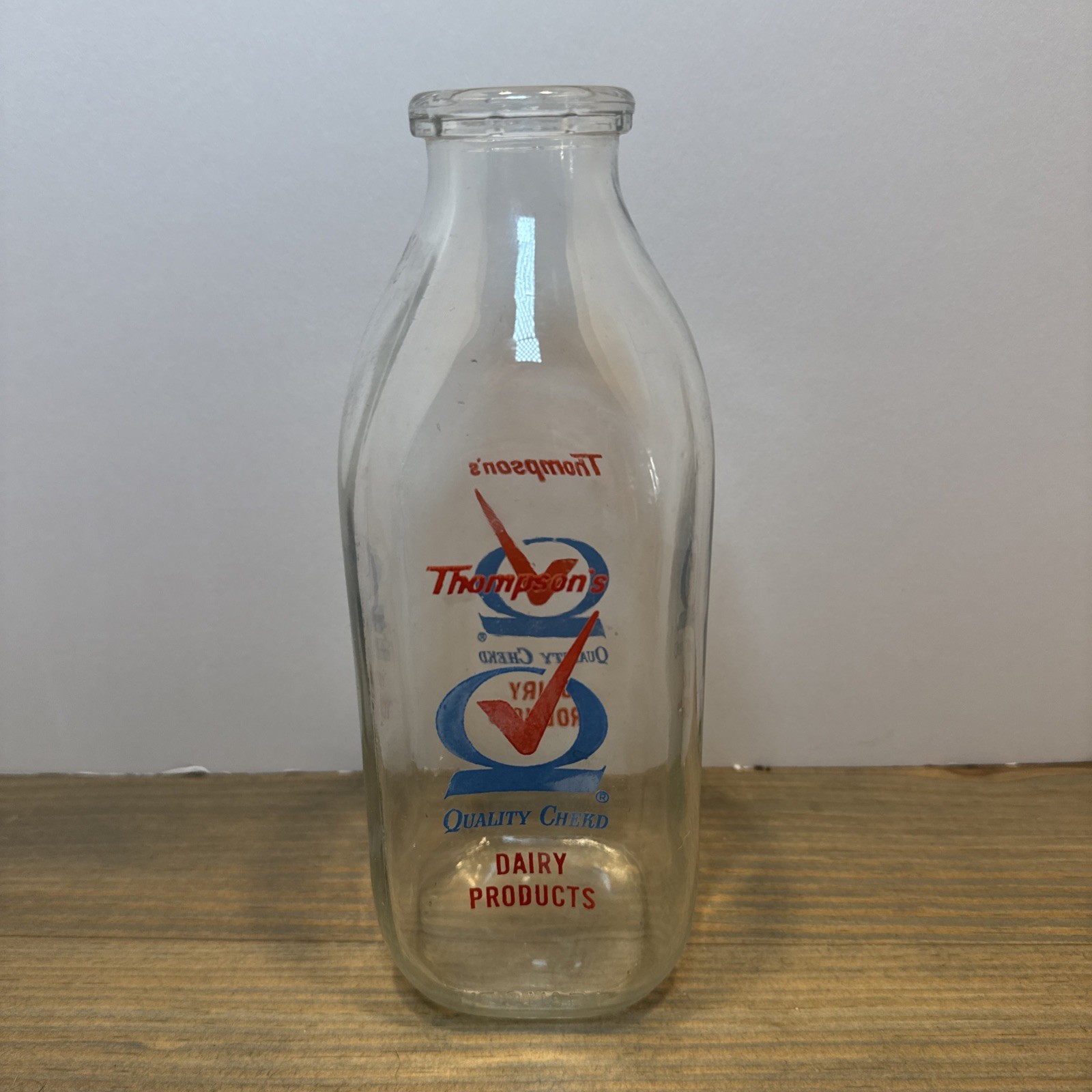 Vintage Thompson’s Quality Chekd 1 Quart Glass Milk Bottle Red Blue ACL