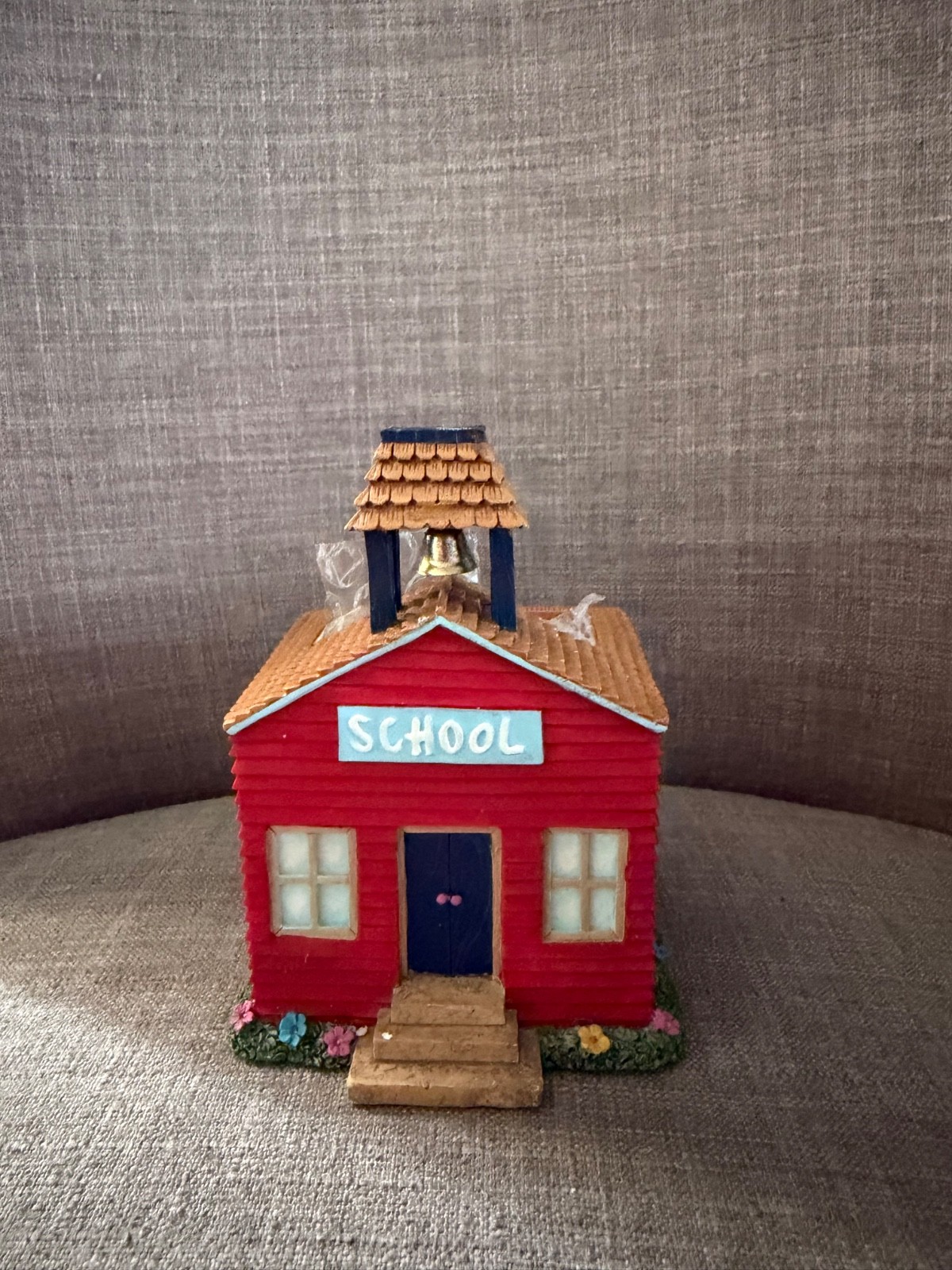 Little Old School House Pen Pencil Holder Russ NIB (T162)