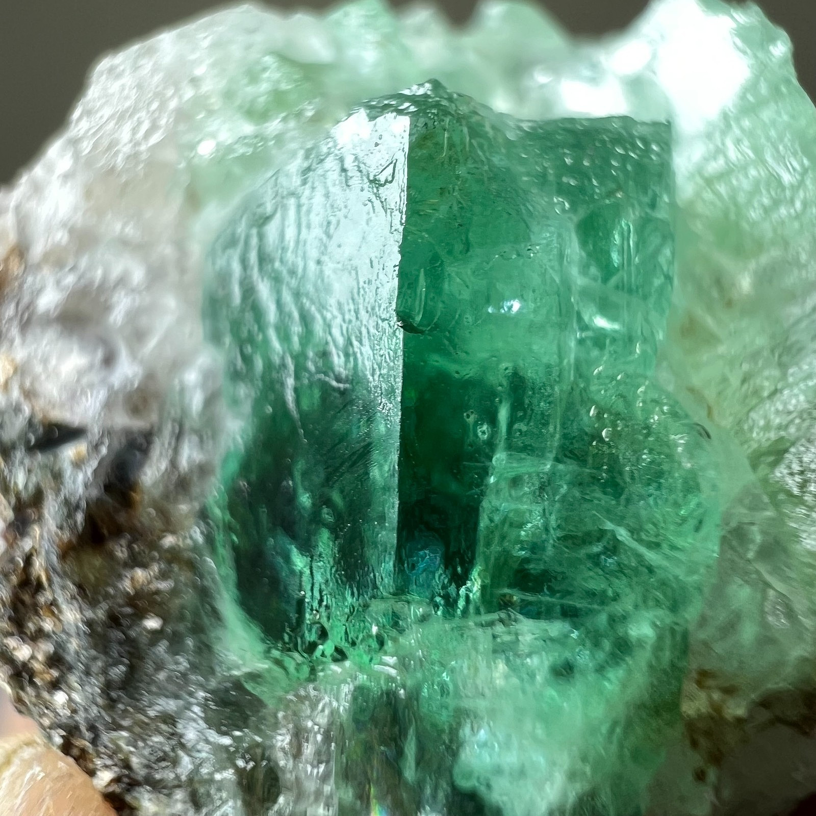 99ct Beryl Var Loop Clean Gemmy Vivid,Green Emerald Crystal/Matrix Spicemen PAK 99ct Beryl Var Loop Clean Gemmy Vivid,Green Emerald Crystal/Matrix Spicemen PAK