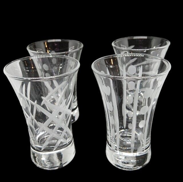 VTG 4pc LUMINARC BARWARE SHOT CLEAR GLASSES Raised White Etching Outside Design