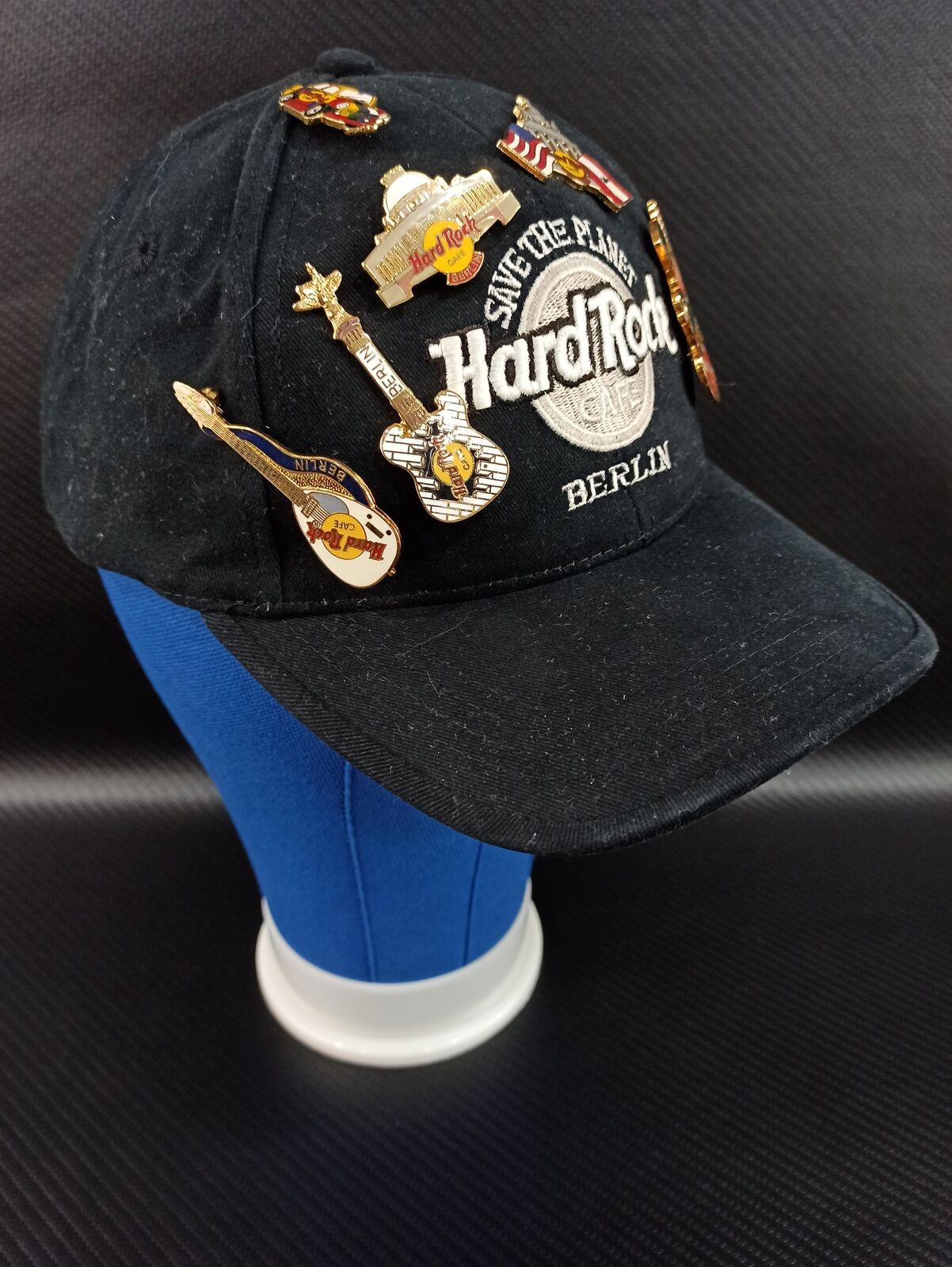 Vintage Instant Collection Hard Rock Café Pin/Pinback Berlin Germany Black Hat