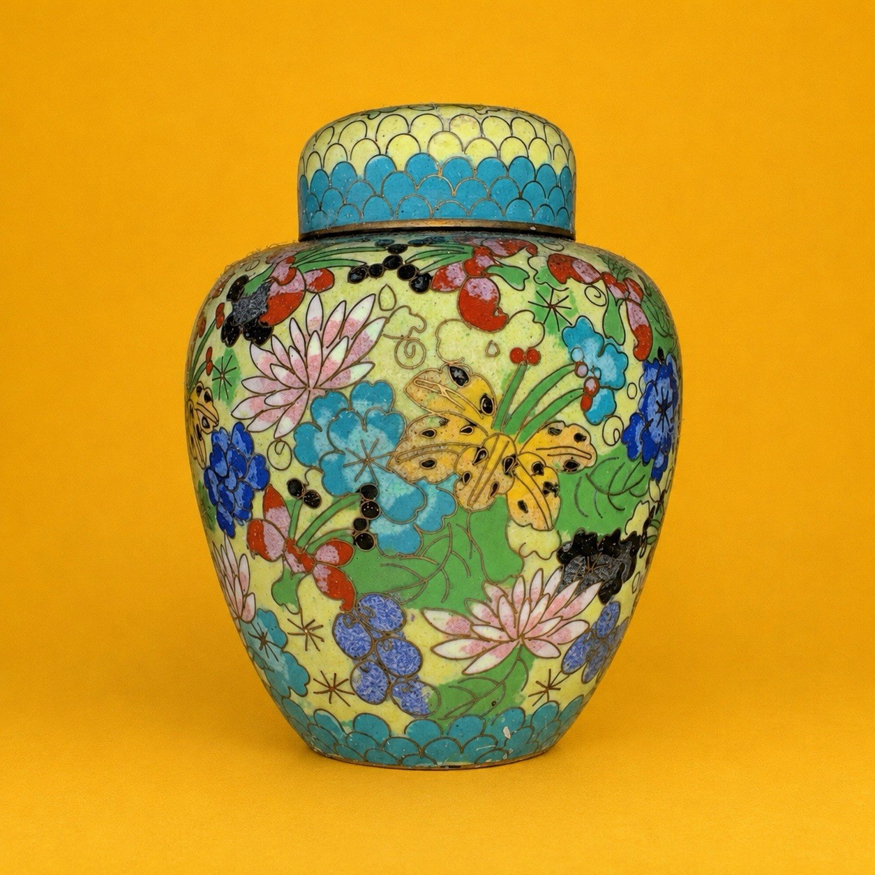Vintage Chinese Cloisonne Enamel Ginger Jar Lidded Urn Floral Butterfly Decor Vintage Chinese Cloisonne Enamel Ginger Jar Lidded Urn Floral Butterfly Decor