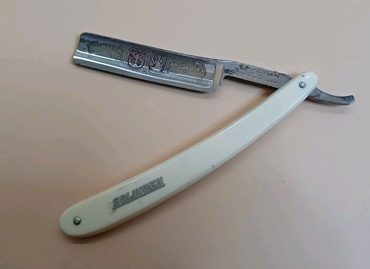 🤩 Vintage SOLINGEN  Rare Razor - straight edge Razor Collectable 