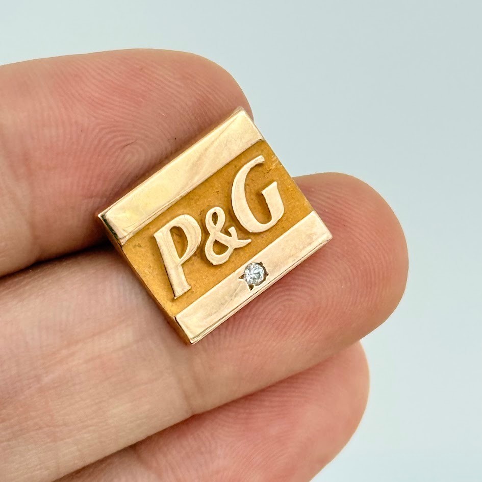 P&G Procter and Gamble 10K Gold Pin Employee Service Award 2.8g Clear Stone